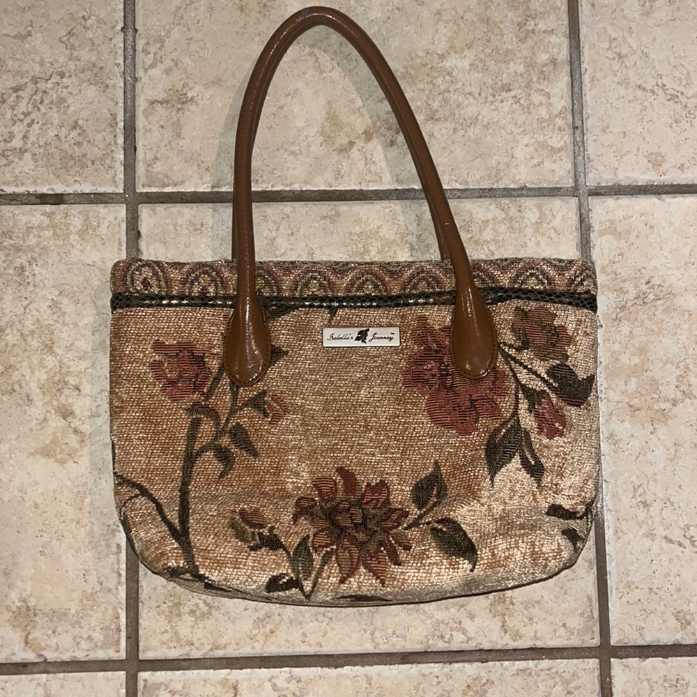 Isabella’s Journey Purse pre loved gently used.